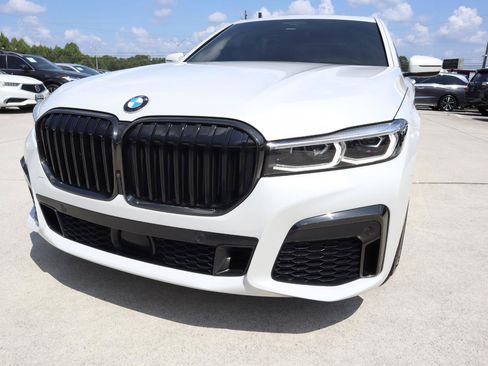 Used 2022 BMW 740i w/ M Sport Package RWD image 35