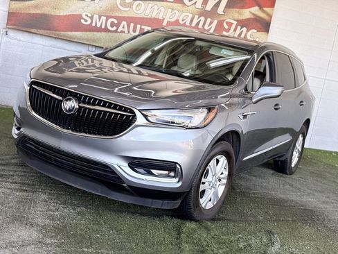 Used 2021 Buick Enclave Essence image 2