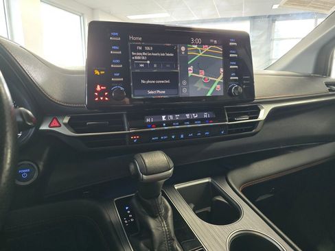 Used 2021 Toyota Sienna XSE image 28