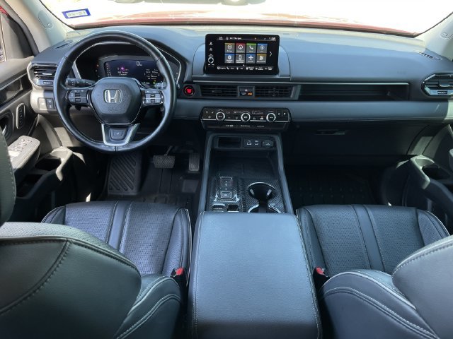 Used 2025 Honda Pilot Elite image 11