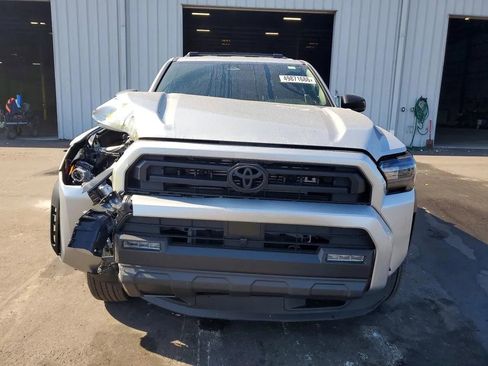 Used 2025 Toyota 4Runner SR5 AWD/4WD image 5