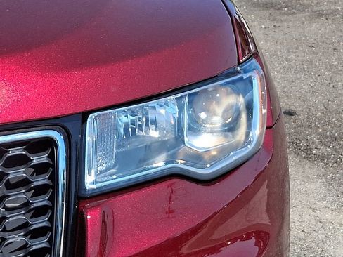 Used 2018 Jeep Grand Cherokee Limited AWD/4WD image 9