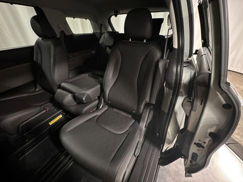 New 2026 Kia Carnival EX image 29