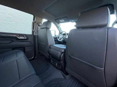 Used 2024 GMC Sierra 3500 SLT image 21