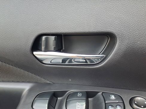 Used 2020 Nissan Kicks SV FWD image 16