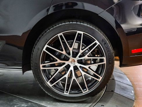 Used 2025 Porsche Macan image 41