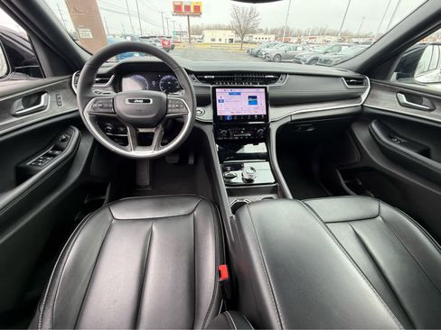 Used 2024 Jeep Grand Cherokee L Limited image 12