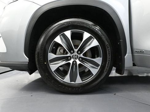 Used 2021 Toyota Highlander XLE image 16