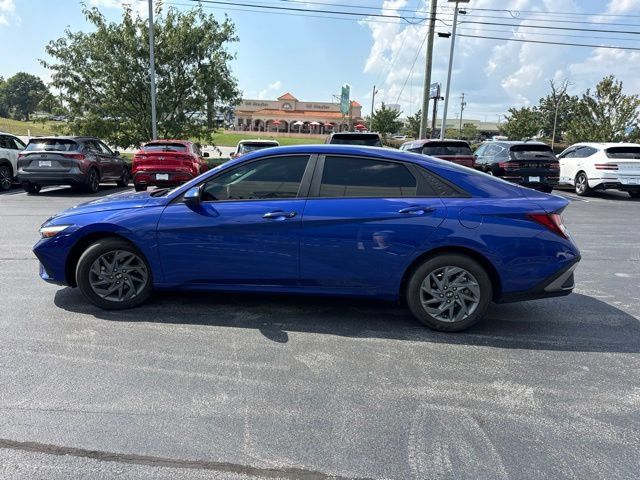 Used 2024 Hyundai Elantra SEL FWD image 8