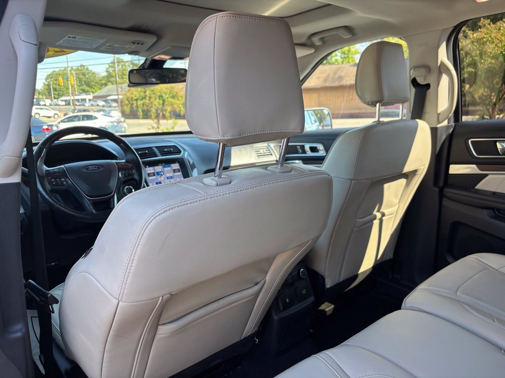 Used 2019 Ford Explorer Limited w/ Limited Luxury Package FWD image 24
