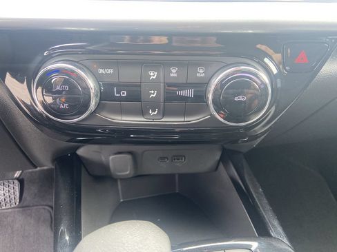 Used 2024 Chevrolet Trax LT FWD image 18
