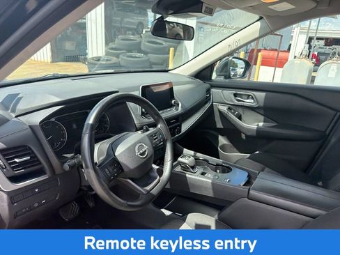 Used 2025 Nissan Rogue SV FWD image 15