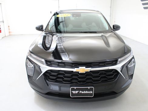 Used 2024 Chevrolet Trax LS FWD image 2