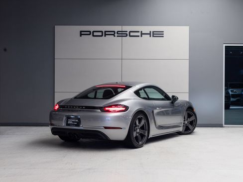 Certified 2022 Porsche 718 Cayman RWD image 7