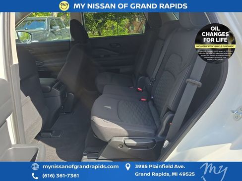 Used 2023 Nissan Pathfinder SV AWD/4WD image 29