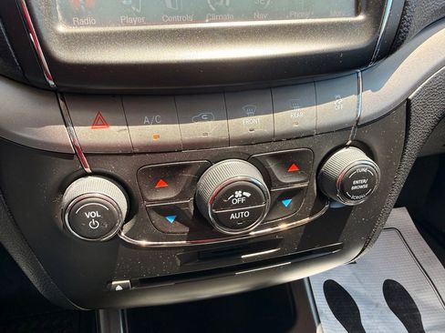Used 2018 Dodge Journey Crossroad w/ Nav & Sun Group FWD image 37