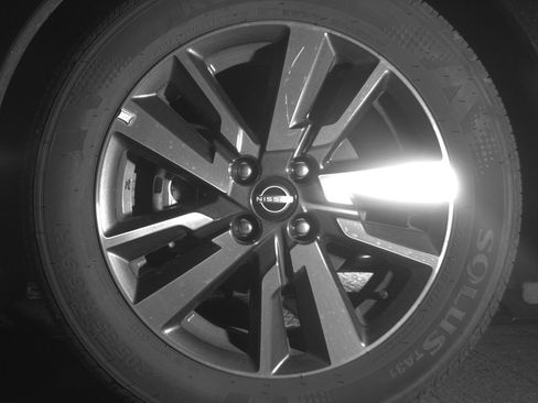 Used 2025 Nissan Versa SV image 12