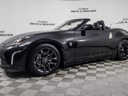 Used 2018 Nissan 370Z Touring RWD image 11