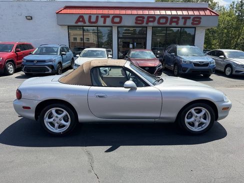 Used 1999 MAZDA MX-5 Miata RWD image 4