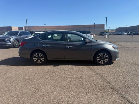 Used 2019 Nissan Sentra SV w/ Special Edition Package FWD image 4