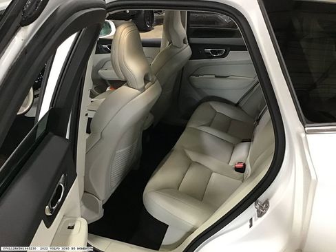 Used 2022 Volvo XC60 B5 Momentum image 14