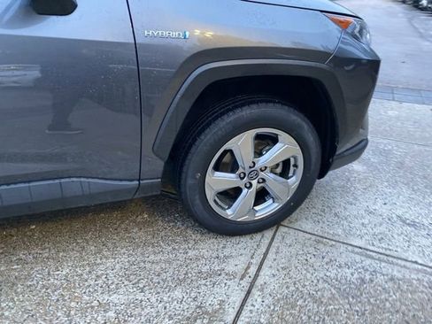 Used 2021 Toyota RAV4 XLE Premium image 16