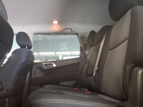 Used 2017 Nissan Pathfinder SV AWD/4WD image 8