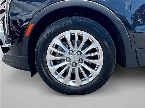 Used 2024 Cadillac XT4 Luxury w/ Cold Weather Package FWD image 10