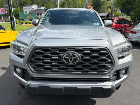 Used 2020 Toyota Tacoma TRD Off-Road w/ Technology Package AWD/4WD image 2