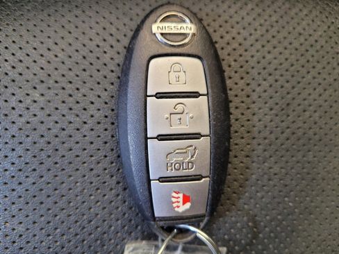 Used 2016 Nissan Rogue SL w/ SL Premium Package image 32