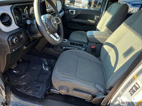 Used 2025 Jeep Wrangler Backcountry image 15