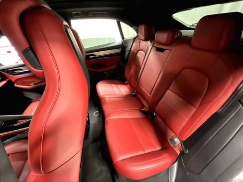 Used 2025 Porsche Macan 4S Electric image 31