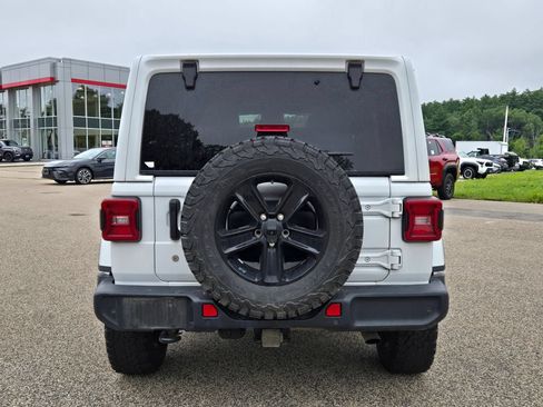 Used 2019 Jeep Wrangler Unlimited Sahara AWD/4WD image 4