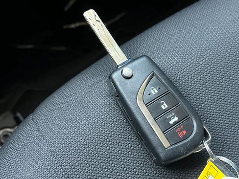 Used 2022 Toyota Corolla LE FWD image 27