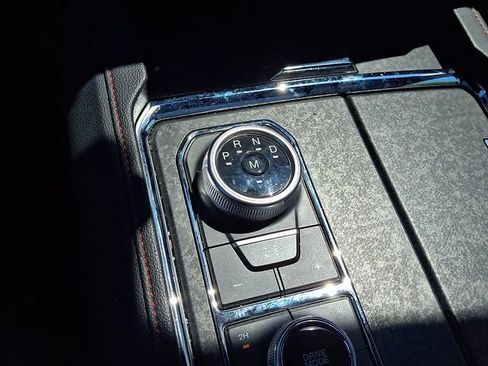 Used 2024 Ford Expedition Limited AWD/4WD image 16