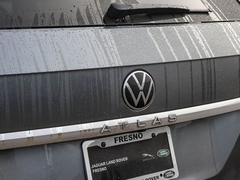 Used 2021 Volkswagen Atlas SEL Premium image 11