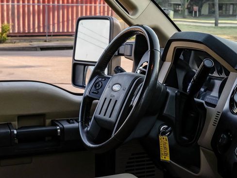 Used 2012 Ford F250 Lariat w/ Lariat Interior Pkg AWD/4WD image 19