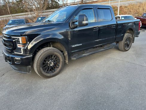 Certified 2022 Ford F250 Lariat w/ Black Appearance Package image 28