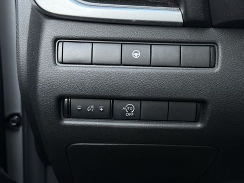 Used 2023 Nissan Rogue SV FWD image 22