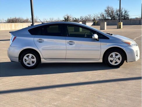 Used 2011 Toyota Prius Two image 9