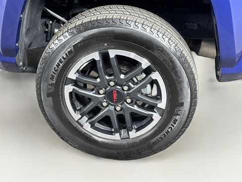 Certified 2025 Toyota Tacoma TRD Sport w/ TRD Sport Upgrade Package AWD/4WD image 9