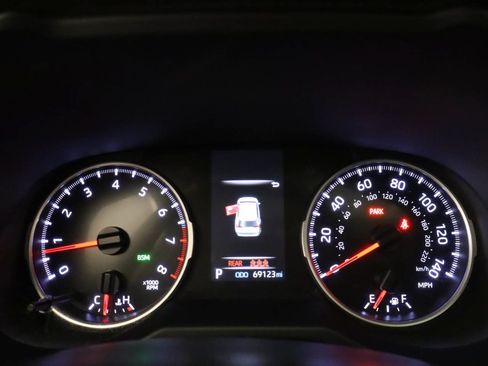 Used 2021 Toyota RAV4 XLE w/ Convenience Package AWD/4WD image 7