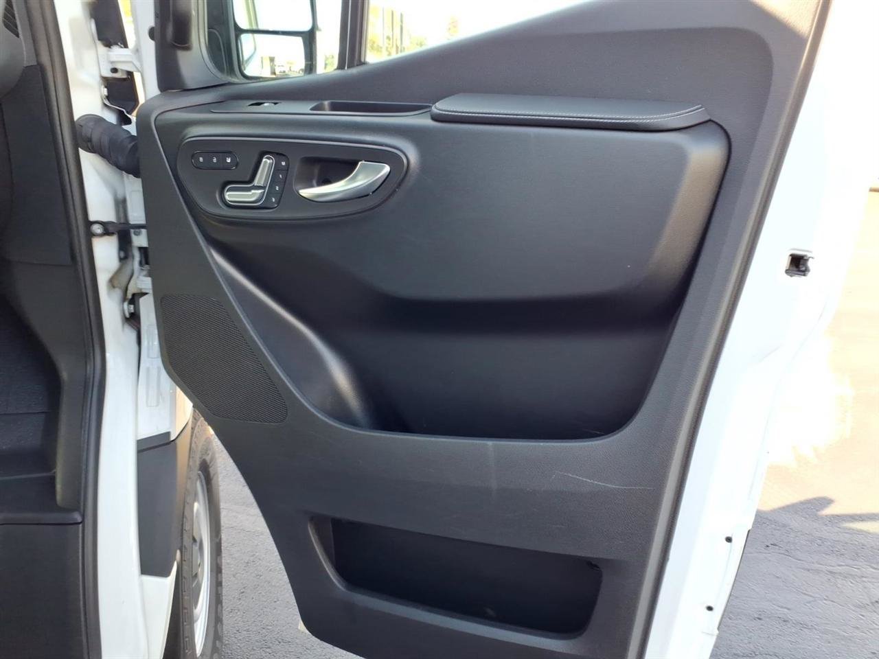 Used 2025 Mercedes-Benz Sprinter 2500 image 11