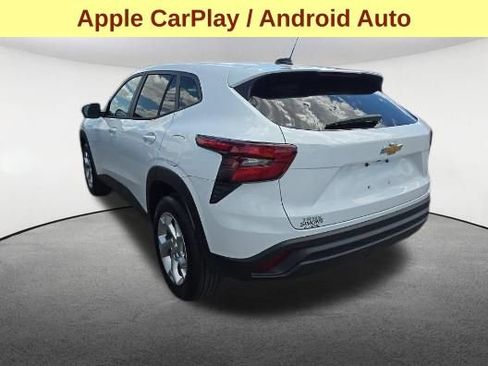 Used 2026 Chevrolet Trax LS w/ LS Convenience Package FWD image 8