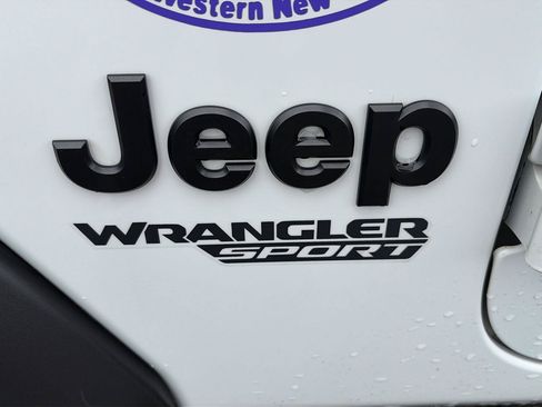 Used 2021 Jeep Wrangler Sport AWD/4WD image 5