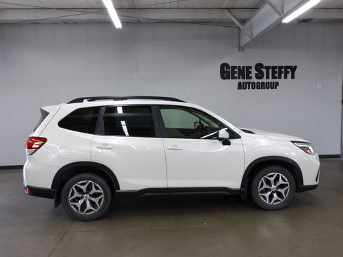 Used 2020 Subaru Forester Premium w/ Popular Package #1 AWD/4WD image 3