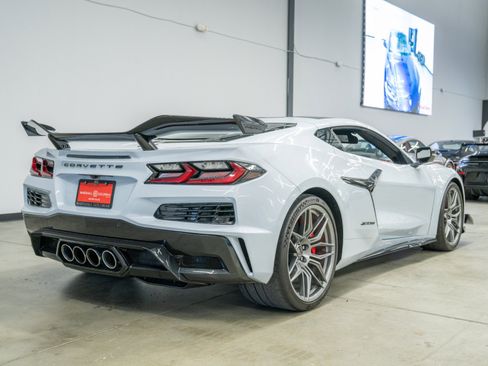Used 2023 Chevrolet Corvette Z06 w/ Z07 Performance Package image 37