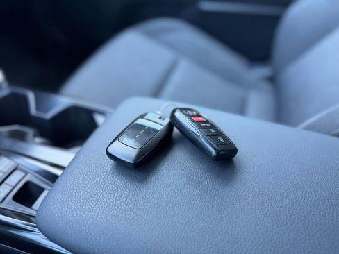 Used 2025 Toyota Camry LE image 17