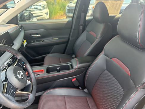 Certified 2026 Nissan Kicks SR w/ Cold Weather Package FWD image 9