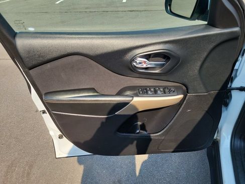 Used 2018 Jeep Cherokee Latitude FWD image 26